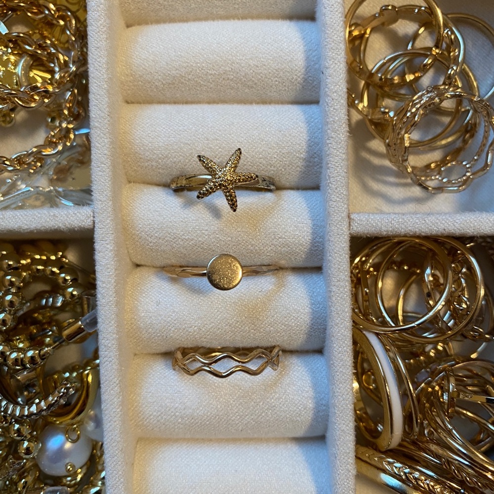 GOLD RINGS SET OF THREE